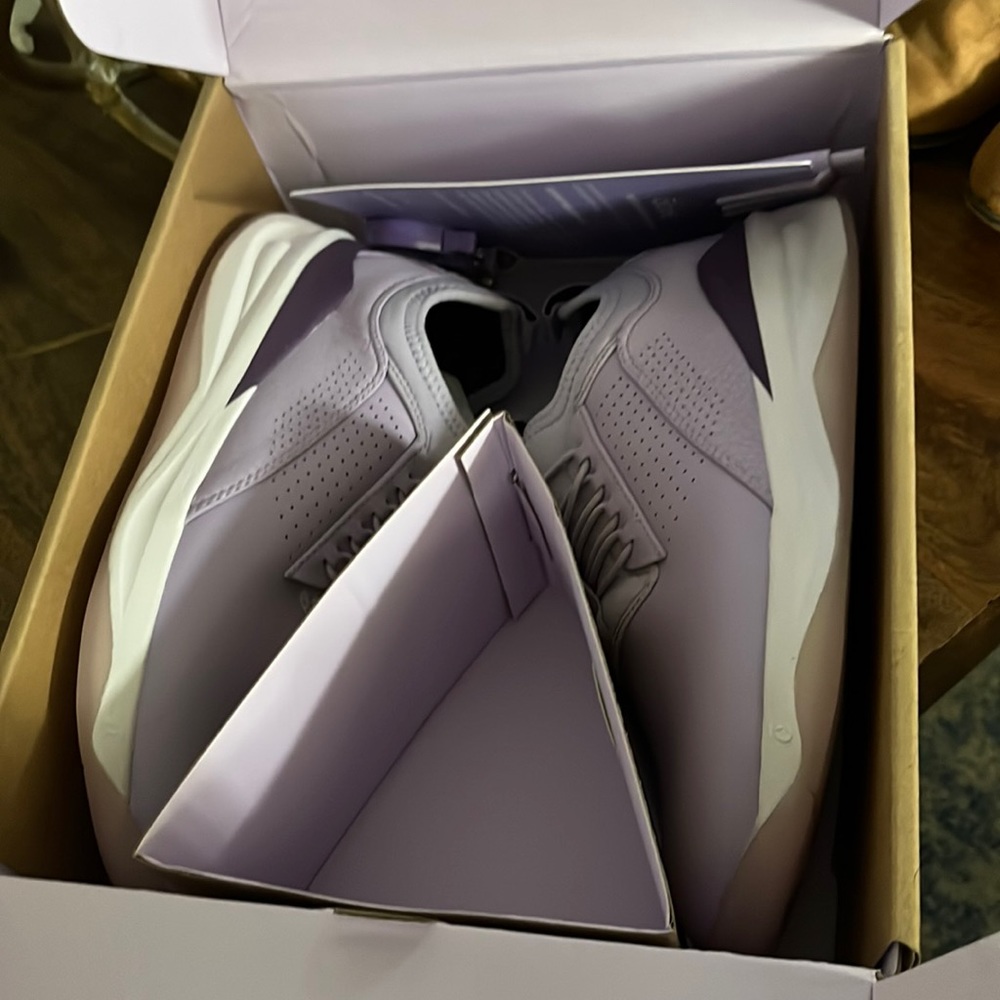 CLOVE sneakers size w7